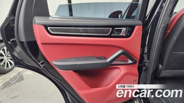 Porsche Cayenne 2020 — Photo 6/35