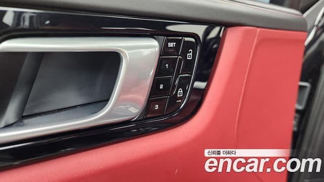 Porsche Cayenne 2020 — Photo 9/35