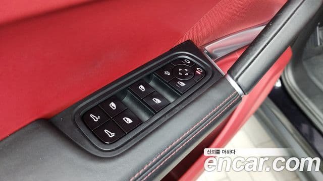 Porsche Cayenne 2020 — Photo 16/35