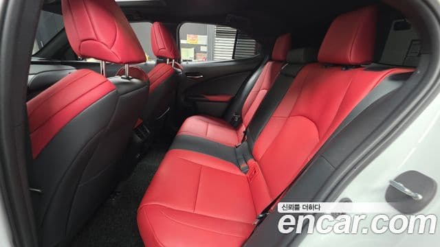 Lexus UX250h 2023 — ფოტო 12/20