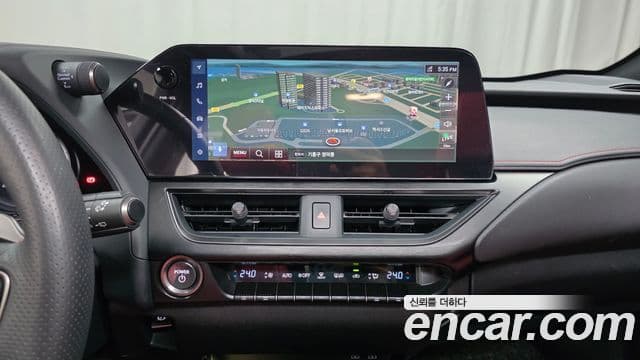 Lexus UX250h 2023 — ფოტო 13/20