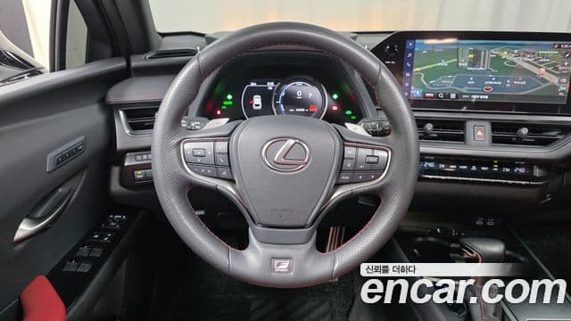 Lexus UX250h 2023 — ფოტო 14/20