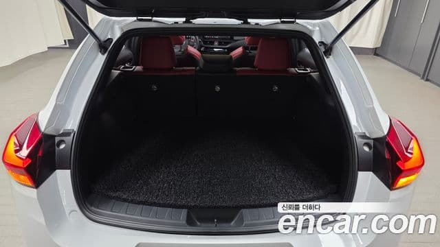 Lexus UX250h 2023 — ფოტო 17/20