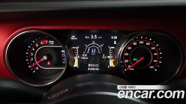 Jeep Wrangler 2019 — ფოტო 13/30