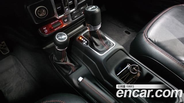Jeep Wrangler 2019 — ფოტო 26/30