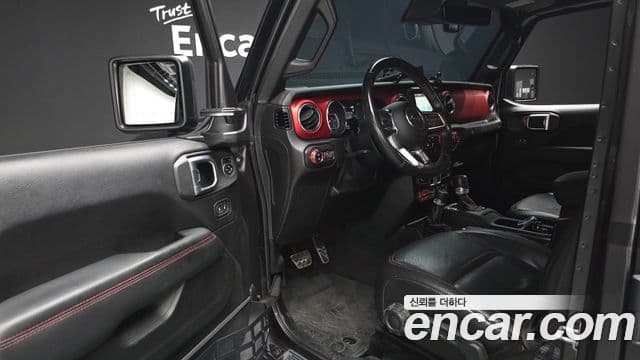 Jeep Wrangler 2019 — ფოტო 22/30