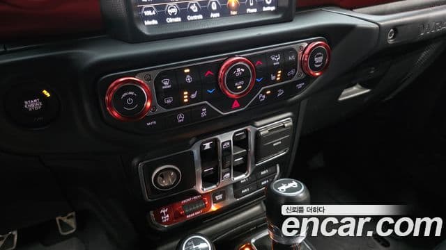 Jeep Wrangler 2019 — ფოტო 12/30