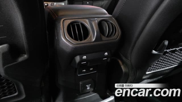 Jeep Wrangler 2019 — ფოტო 24/30