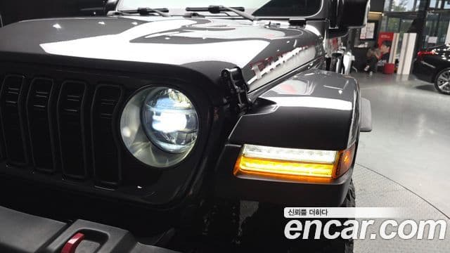 Jeep Wrangler 2019 — ფოტო 29/30