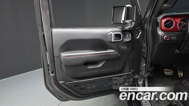Jeep Wrangler 2019 — ფოტო 19/30
