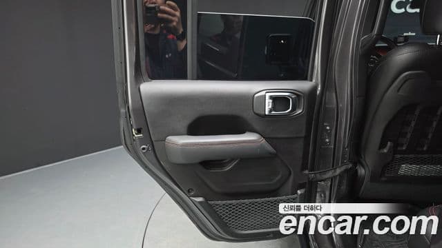 Jeep Wrangler 2019 — ფოტო 3/30