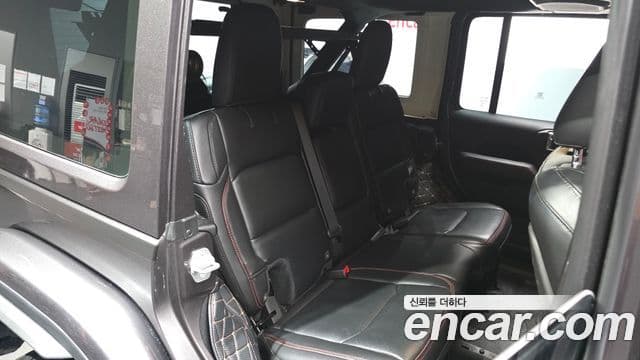 Jeep Wrangler 2019 — ფოტო 17/30