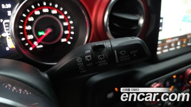 Jeep Wrangler 2019 — ფოტო 7/30