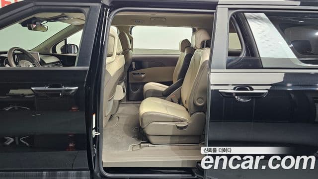 Kia Carnival 2020 — фото 11 из 20
