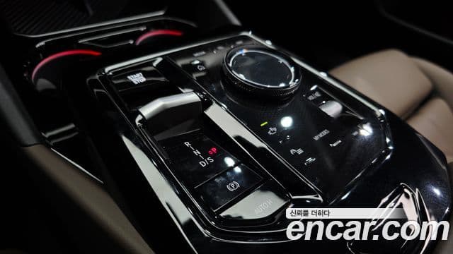 BMW 5 Series 2025 — Фото 9/20