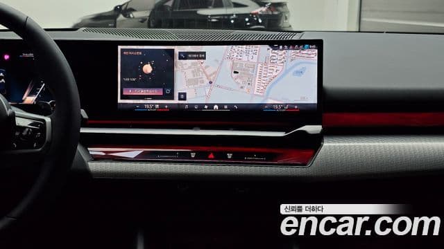 BMW 5 Series 2025 — Фото 14/20