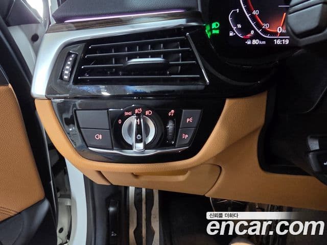 BMW 5 Series 2021 — фото 11 из 20