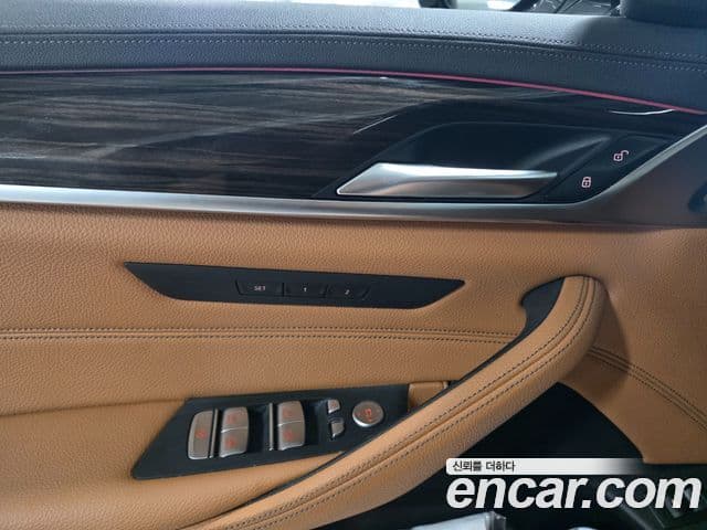 BMW 5 Series 2021 — фото 12 из 20