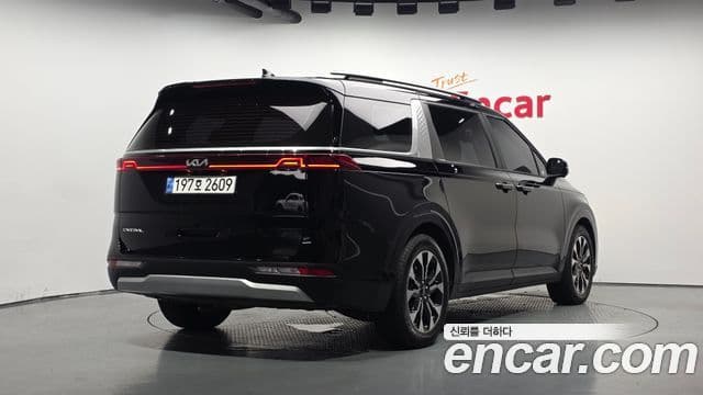 Kia Carnival 2022 — ფოტო 2/20