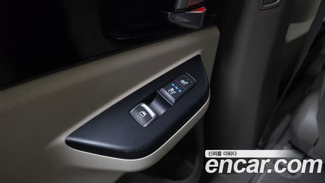 Kia Carnival 2022 — ფოტო 19/20