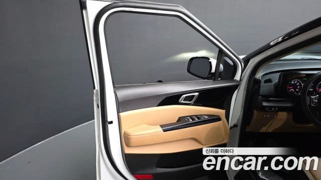 Kia Carnival 2023 — Photo 24/39
