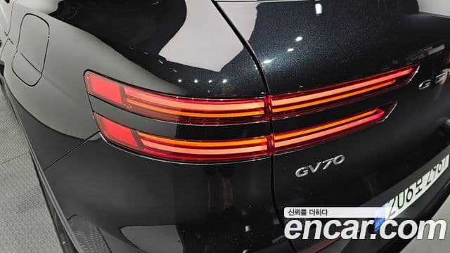 Genesis GV70 2024 — Photo 15/33