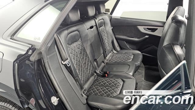 Audi Q7 2021 — Фото 11/20