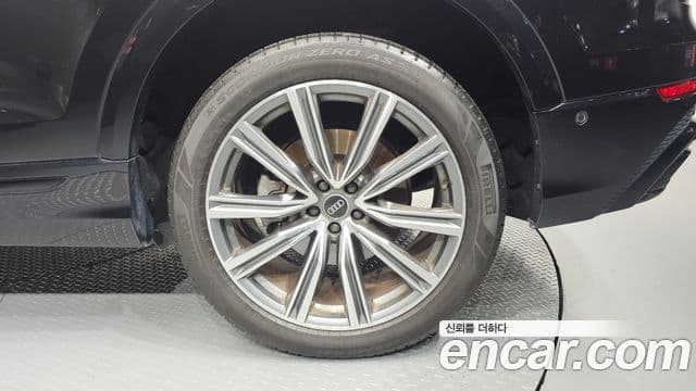 Audi Q8 2021 — Şəkil 36/36