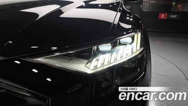 Audi Q8 2021 — Şəkil 10/36