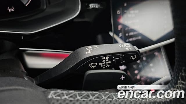 Audi Q8 2021 — Şəkil 20/36
