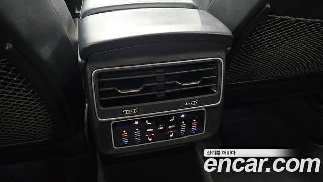 Audi Q8 2021 — Şəkil 25/36
