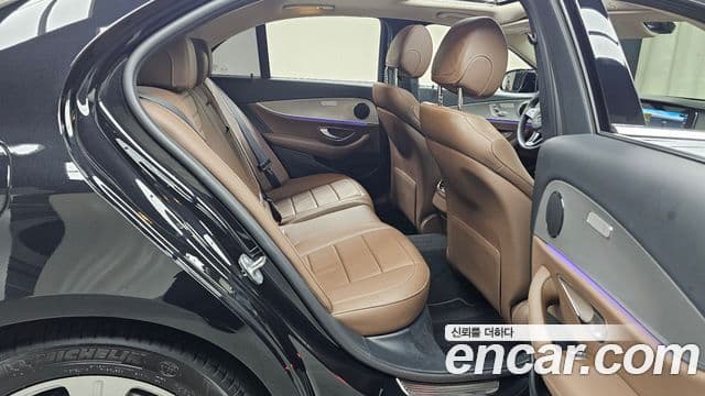 Mercedes-Benz E-Class 2018 — Фото 11/20