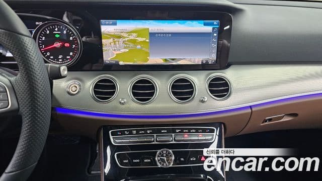 Mercedes-Benz E-Class 2018 — Фото 12/20