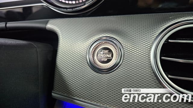 Mercedes-Benz E-Class 2018 — Фото 19/20