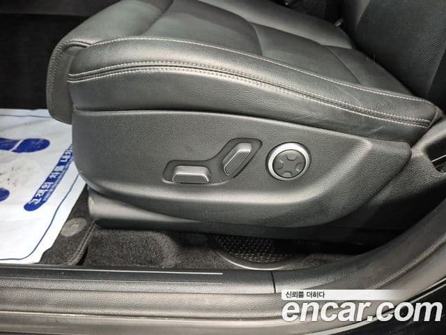 Genesis GV70 2021 — ფოტო 15/19