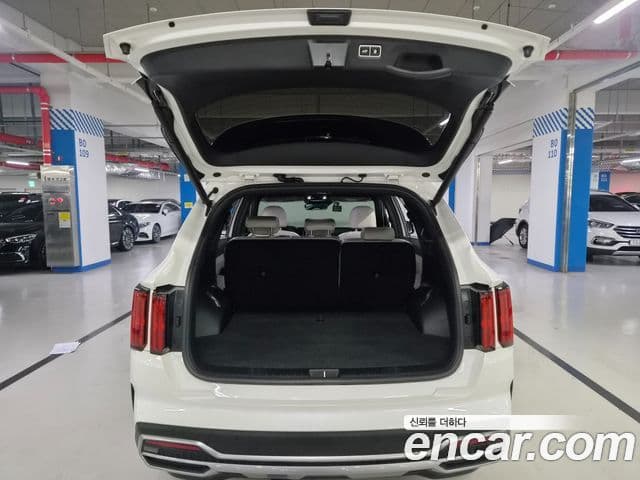 Kia Sorento 2023 — Şəkil 18/20