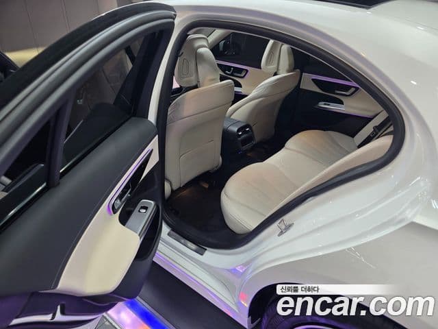 Mercedes-Benz E-Class 2025 — ფოტო 12/20