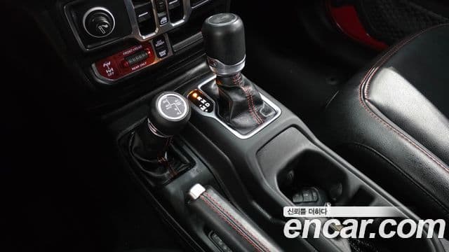 Jeep Wrangler 2022 — ფოტო 9/20