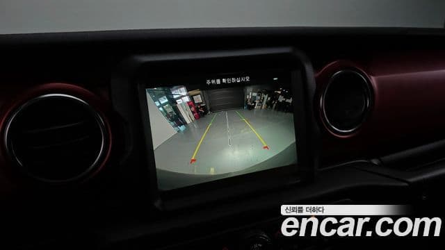 Jeep Wrangler 2022 — ფოტო 16/20