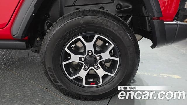 Jeep Wrangler 2022 — ფოტო 28/31