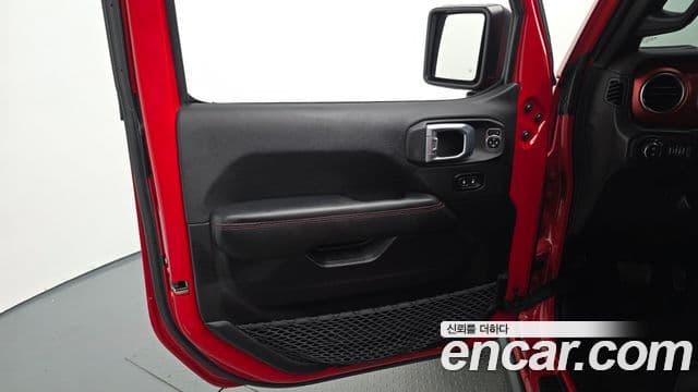 Jeep Wrangler 2022 — ფოტო 16/31
