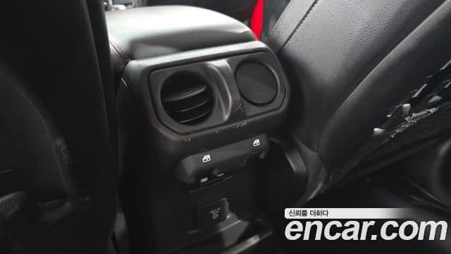 Jeep Wrangler 2022 — ფოტო 31/31