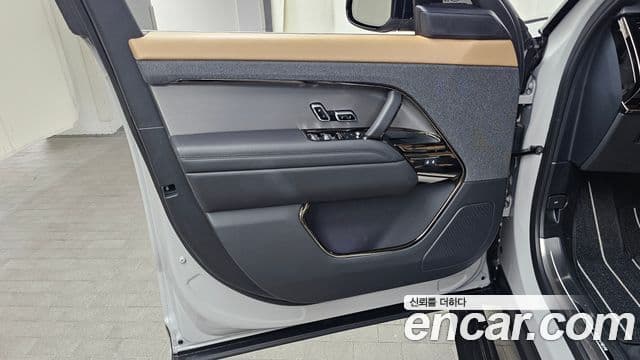 Land Rover Range Rover Sport 2025 — Photo 8/32