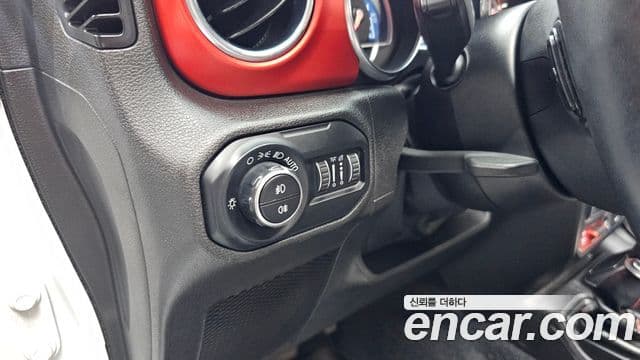 Jeep Wrangler 2019 — Photo 28/32