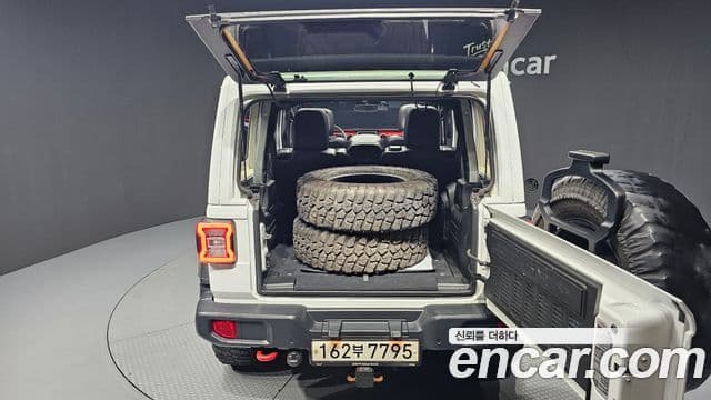 Jeep Wrangler 2019 — Photo 31/32