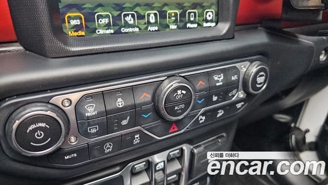 Jeep Wrangler 2019 — Photo 30/32