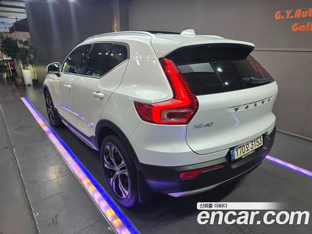 Volvo XC40 2022 — ფოტო 1/20