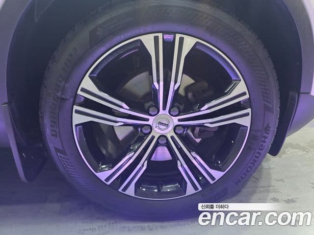 Volvo XC40 2022 — ფოტო 4/20
