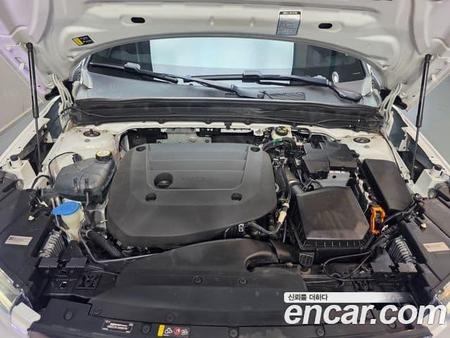 Volvo XC40 2022 — ფოტო 5/20