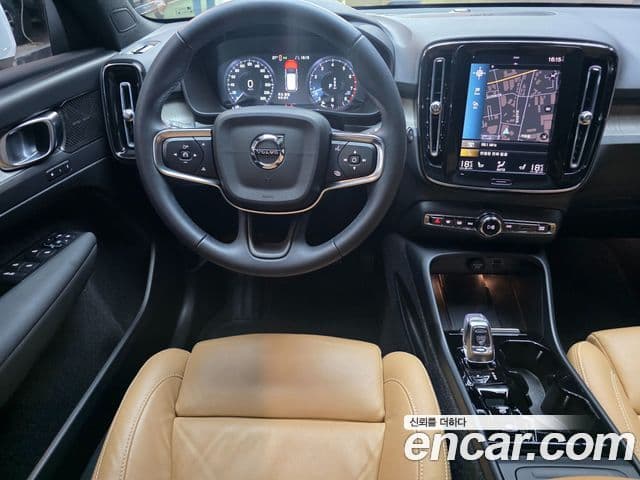 Volvo XC40 2022 — ფოტო 10/20